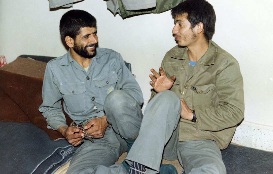 فکر می‌کنی این مرد چه‌کاره باشد؟