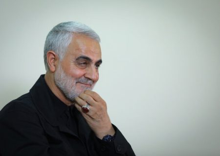 من معتقد هستم هر ایرانی باید در خانه خود یک عکس شهید داشته باشد