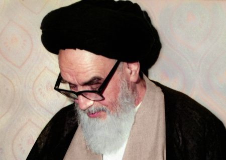 با کدام معیار خون جوانان را نادیده می‌گیرید و با ملت به جنگ اعصاب برخواسته اید؟