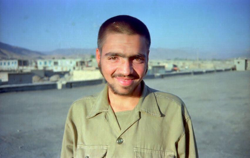 دسته گلی که شهید رحمان میرزازاده به آب داد