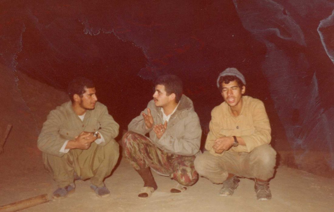 به ما میگفت شما زیاده روی کردید و به اونا میگفت شما یه قدم جلو تر از اسلامید