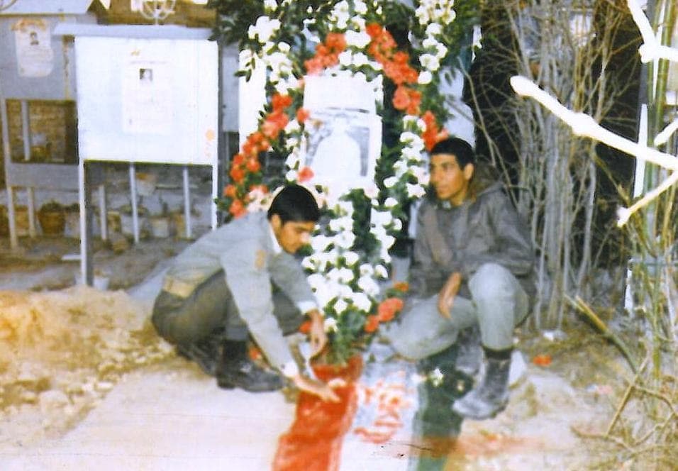 بجنبید که عقب نمانیم و خودمان را برسانیم