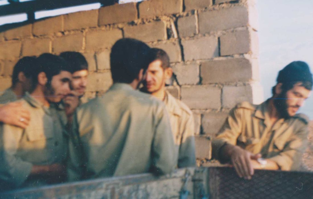 طوری که انگار یک شهید را می خواهد تشییع کند