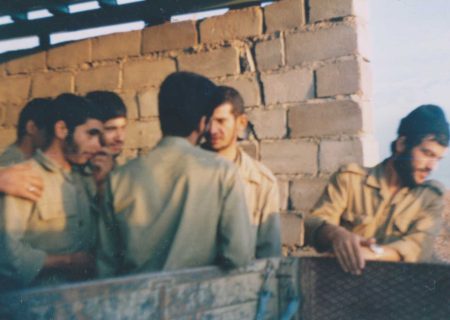 طوری که انگار یک شهید را می خواهد تشییع کند