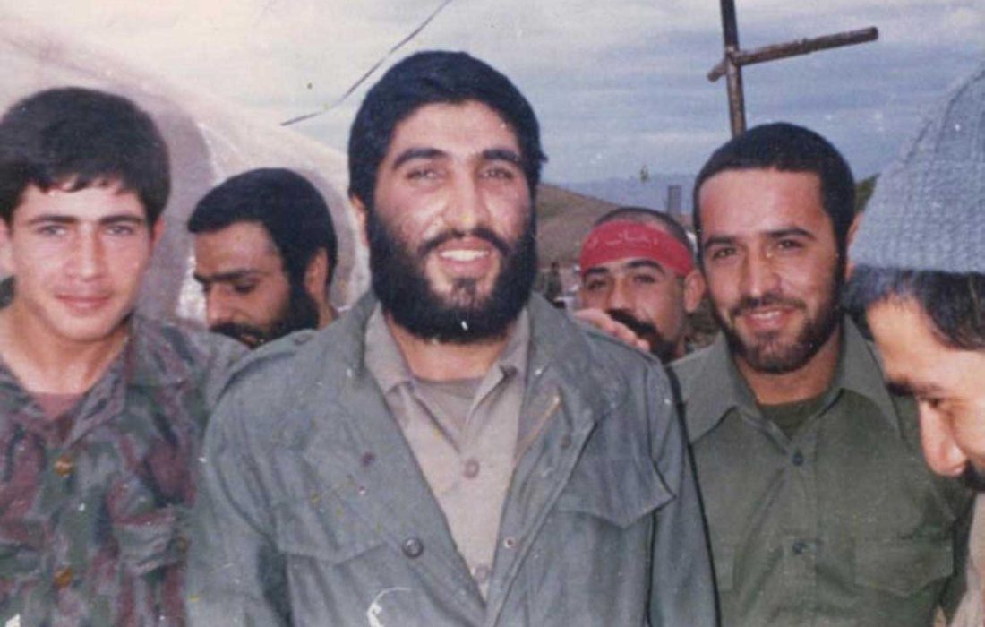 احمد، نوزده سال به یاد شهید حاج حسین خرازی گریه کرد