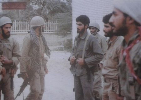 مادری که با دستان خودش، پسر شهیدش را در خاک گذاشت
