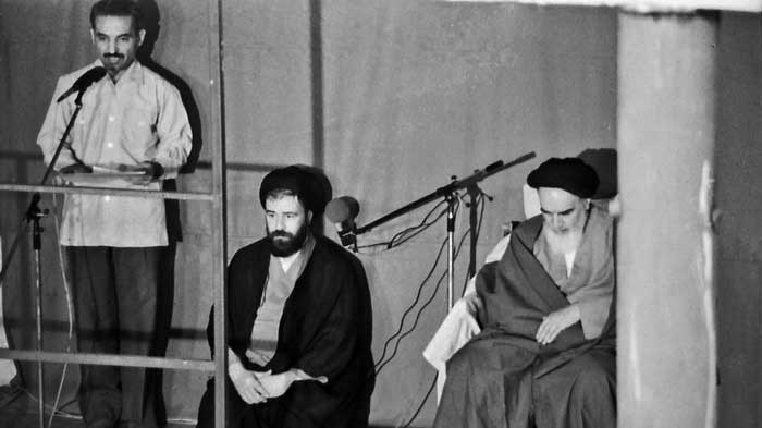 آن لحظه که حاج احمد آقا، حکم ریاست جمهوری شهید رجایی را می‌خواند