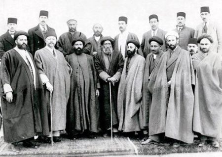 مجسمه رضاشاه مثل خودش دورو دارد