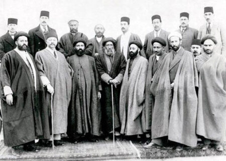 مجسمه رضاشاه مثل خودش دورو دارد