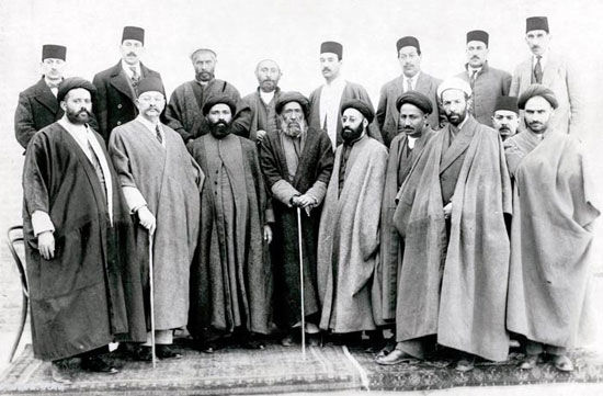 مجسمه رضاشاه مثل خودش دورو دارد