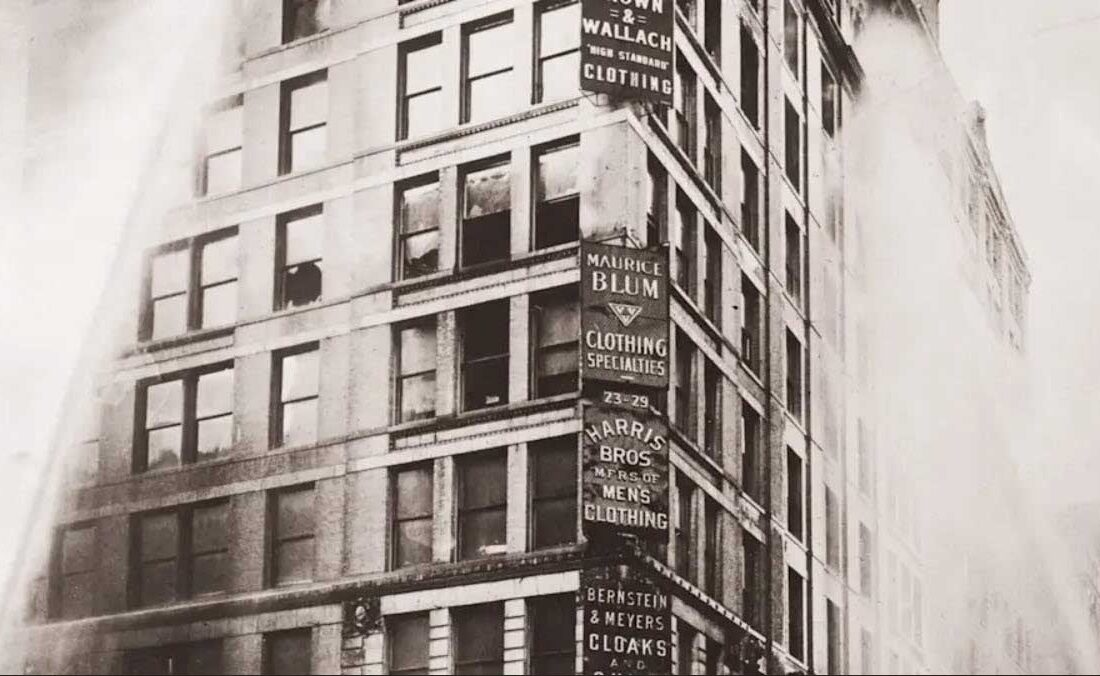 آمریکایی ها 146 زن مهاجر را در کارخانه تولیدی آتش زدند