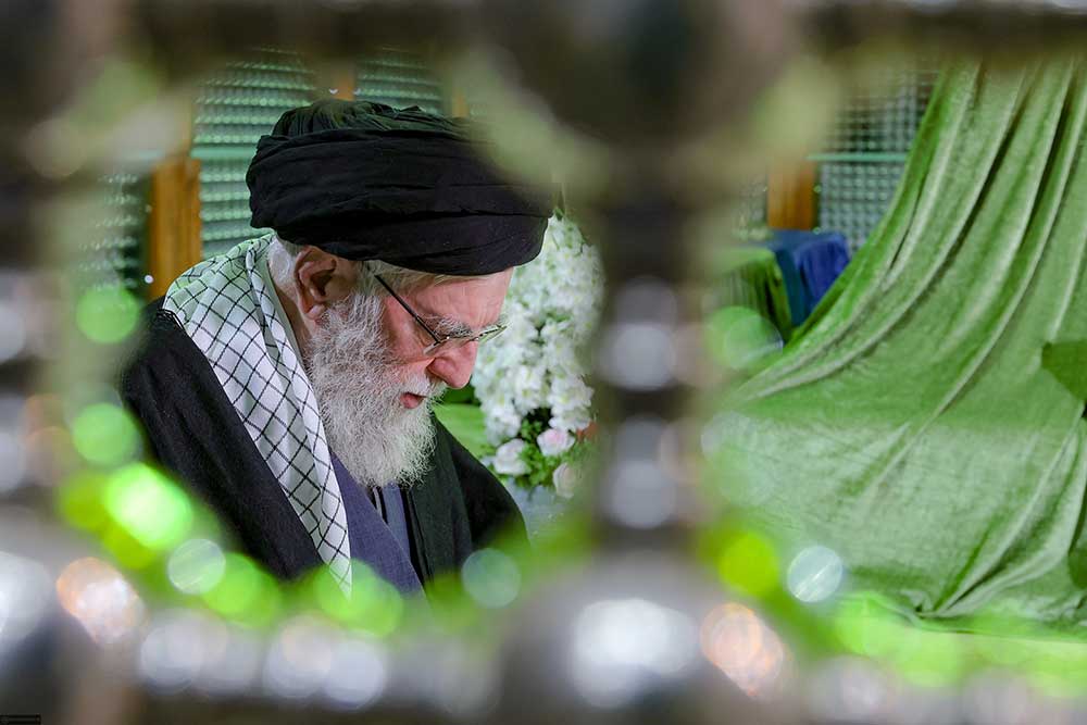 میگفتند رهبر ایران در پناهگاه های چنین و چنان است. دروغ میگفتند.
