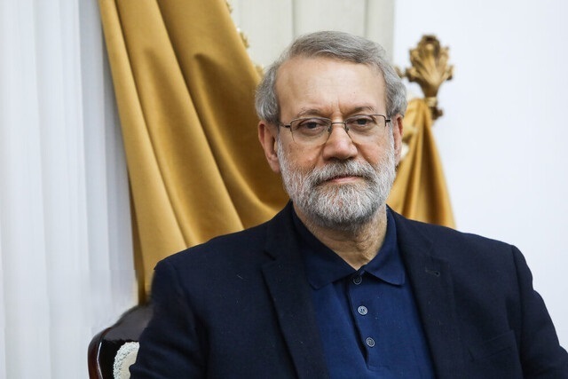 انسان با فکر درباره ی ایران از واژه ی تسلیم استفاده نمیکند
