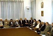 در سال ۸۲ یک عدّه از نمایندگان مجلس نامه نوشتند به بنده که باید تسلیم شوید