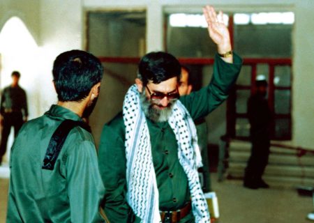 رهبر جانفدایی کرد و آمد به ایرانشهر تا با دستان خودش نان توزیع کند