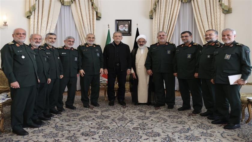 خاطره ی اولین دیدار فرماندهان سپاه با رئیس جمهور پزشکیان